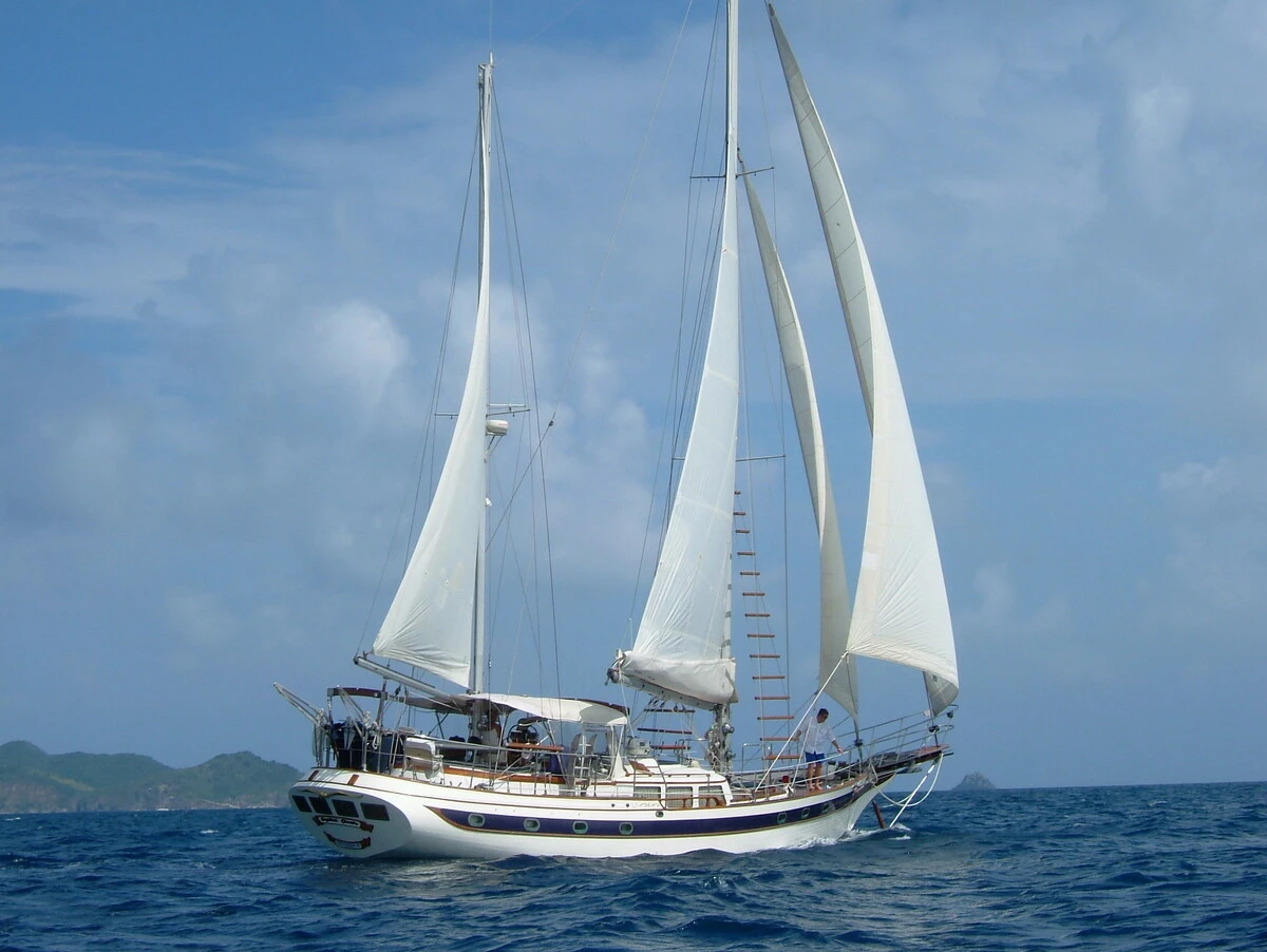 CRYSTAL CLEAR Sailing Yacht Charter in the BVI waters