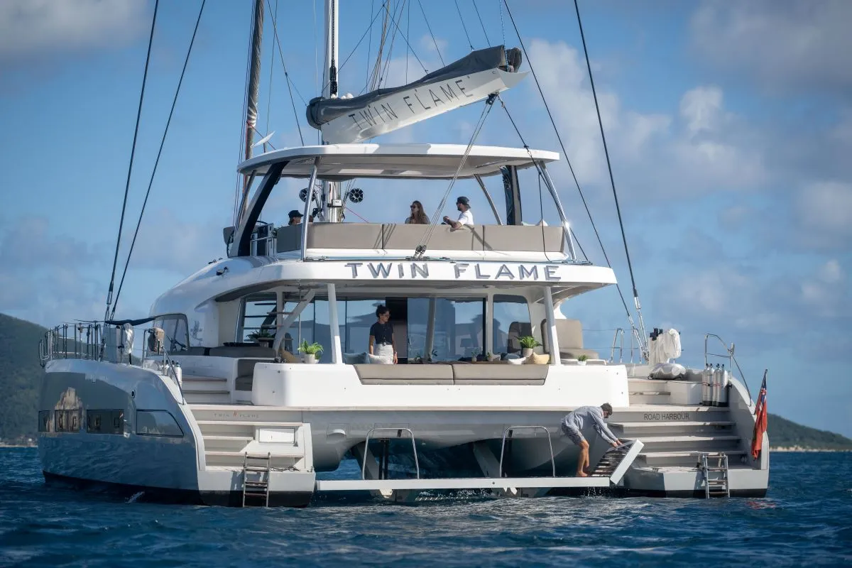 BVI Catamaran Twin Flame - charter a boat to BVI Must-See Spots