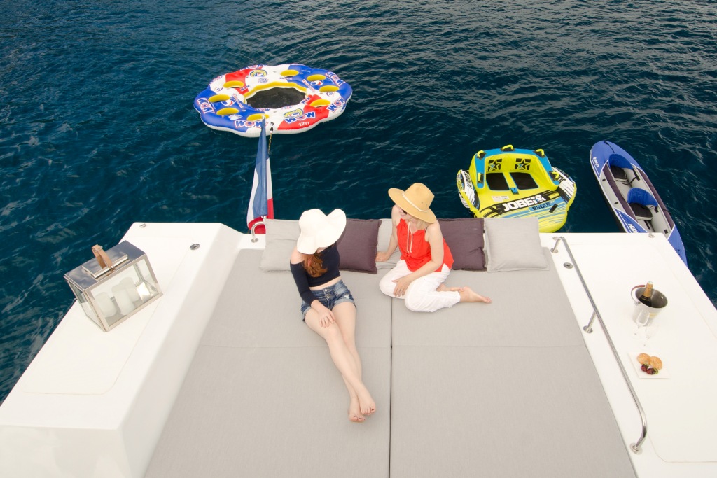 Honeymoon yacht charter Virgin-Islands on Catamaran Altesse
