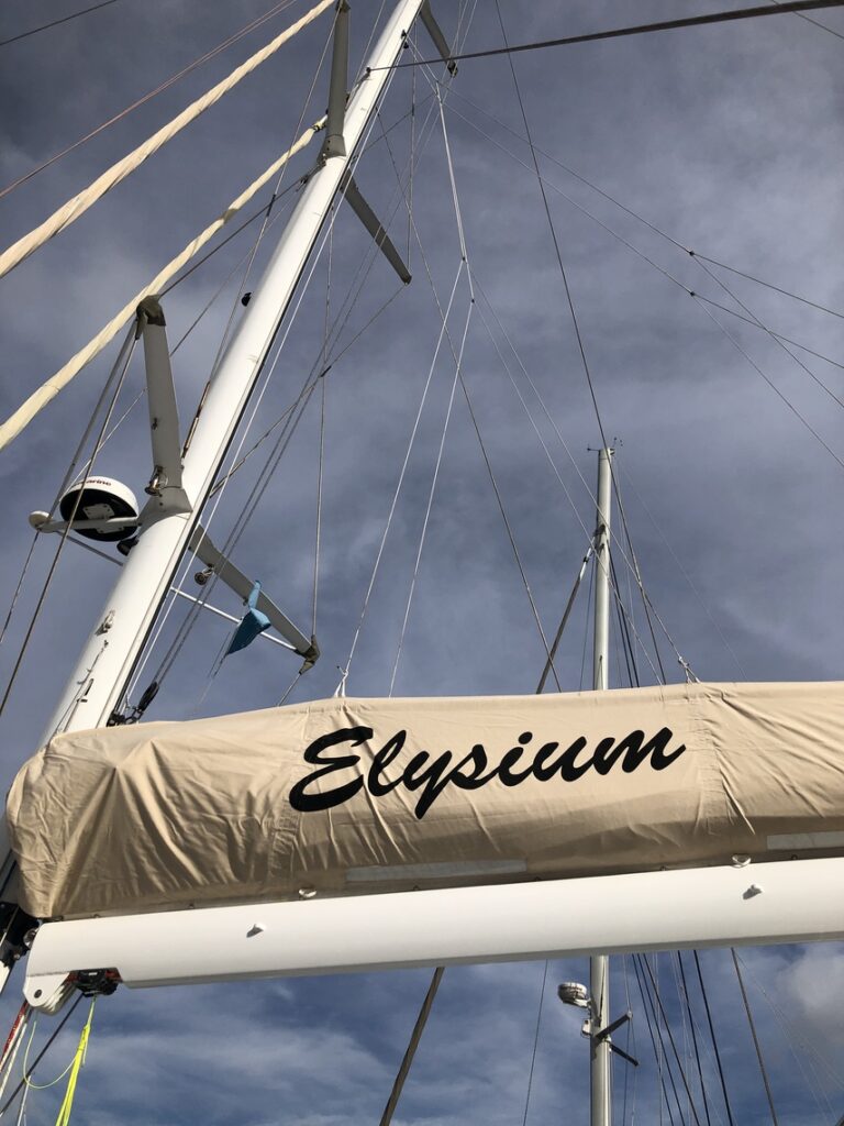 Catamaran Elysium boom