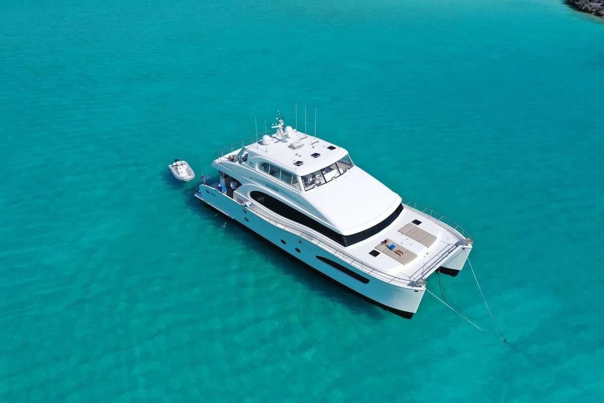 Power catamaran - Bahamas Yacht Charter Guide Tigers Eye