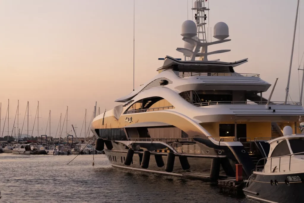 Power catamaran - Luxury BVI Yacht Charter